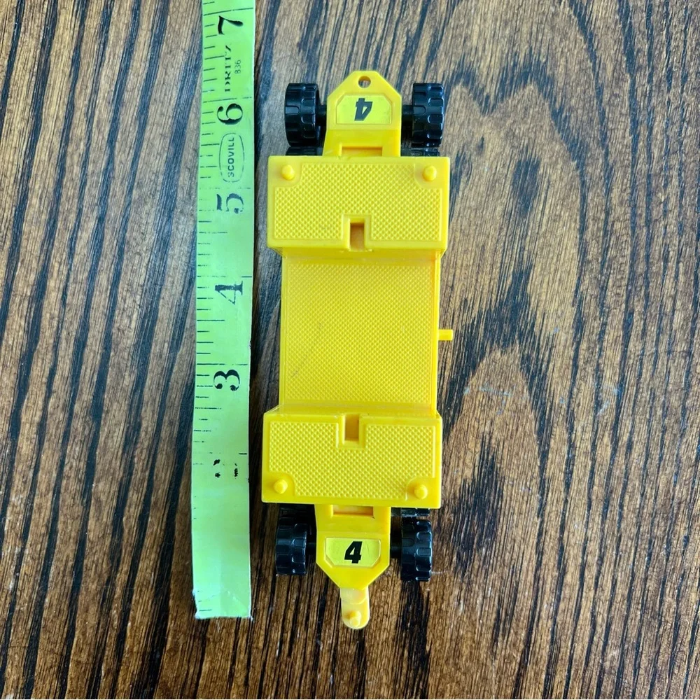 Vintage 1996 Hot Wheels Mega Rig Replacement Piece Part Trailer Wagon # 4 Yellow